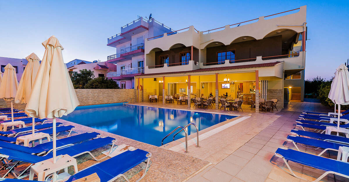 Ein Foto vom Pool im Esmeralda Hotel