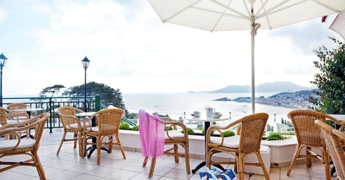 Een foto van het terras bij Kalidon Panorama Hotel