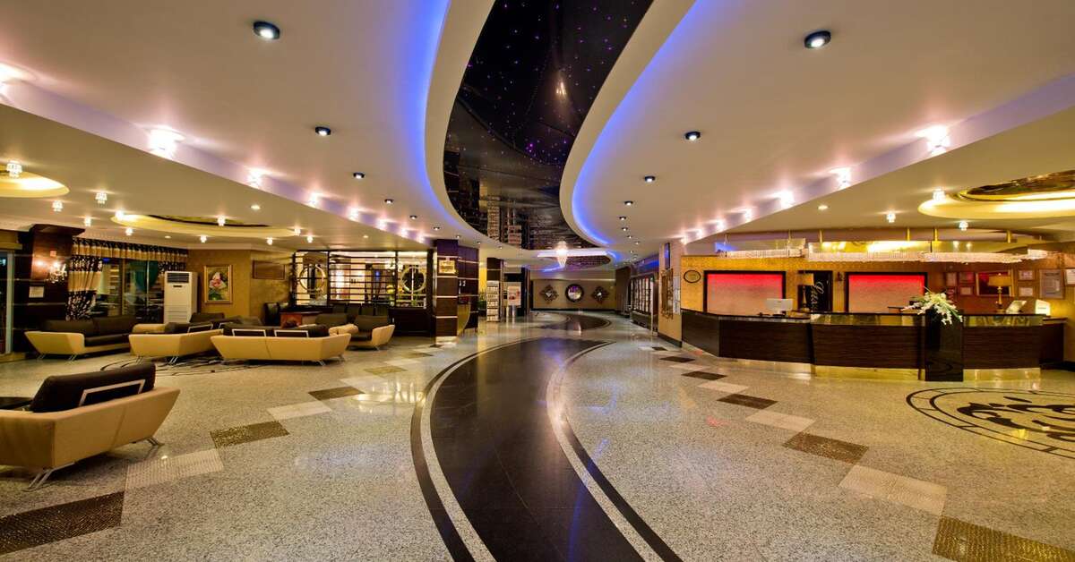Een foto van het interieur van Doganay Beach Club