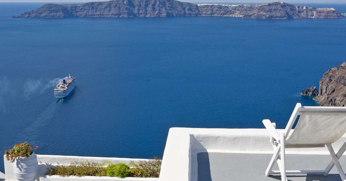 Een foto van de buitenkant van Cliff Side Suites Hotel