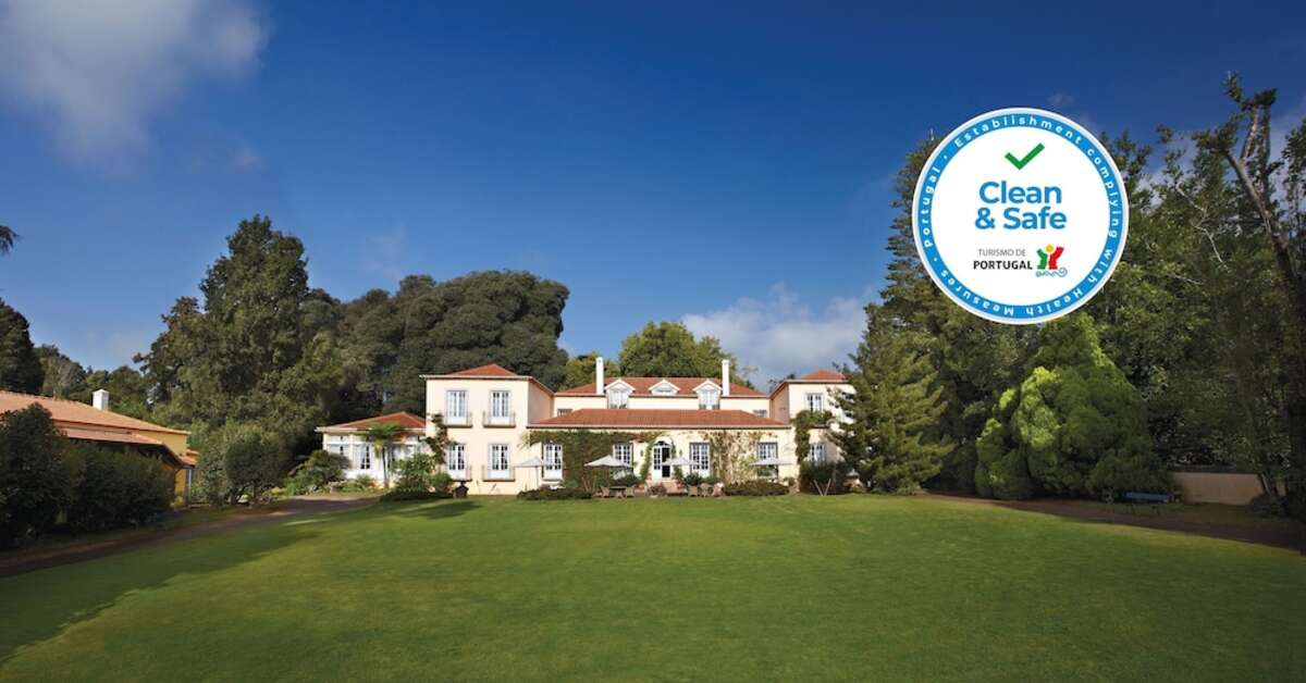 Een foto van de buitenkant van Casa Velha Do Palheiro