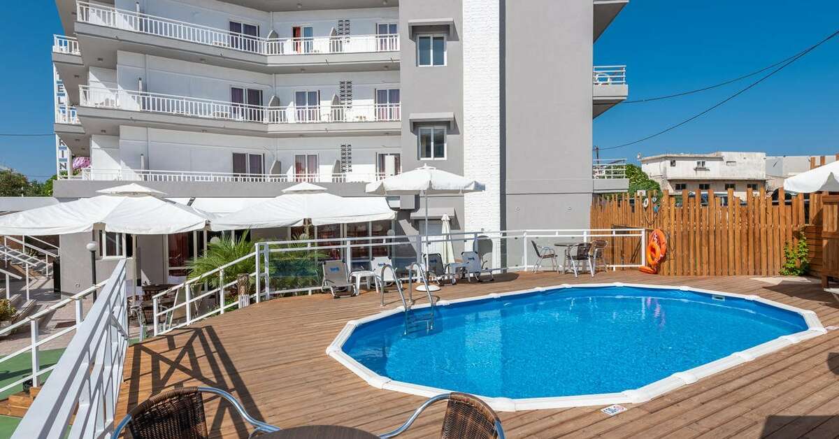 Een foto van het zwembad bij Marine Congo Hotel