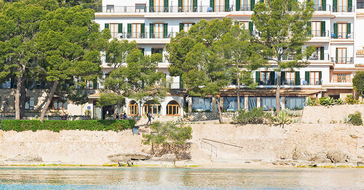 Een foto van de buitenkant van Cala Fornells Hotel