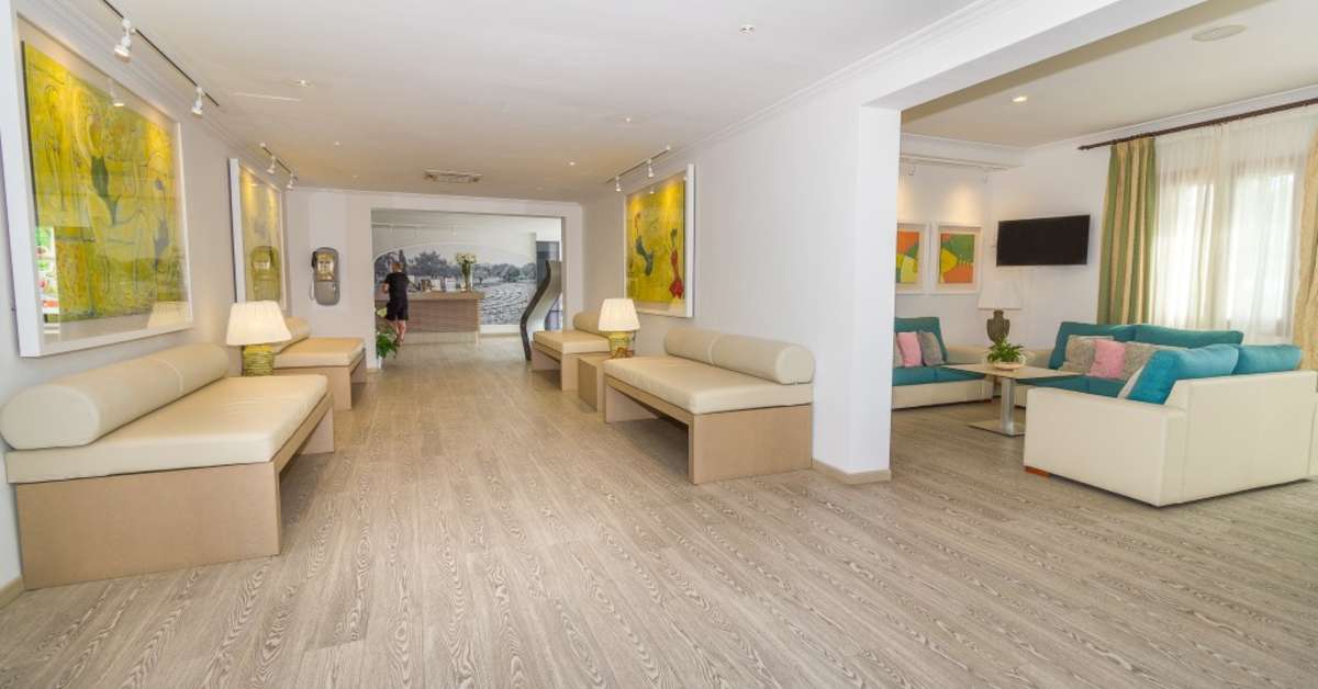 Een foto van het interieur van Eix Alcudia Hotel