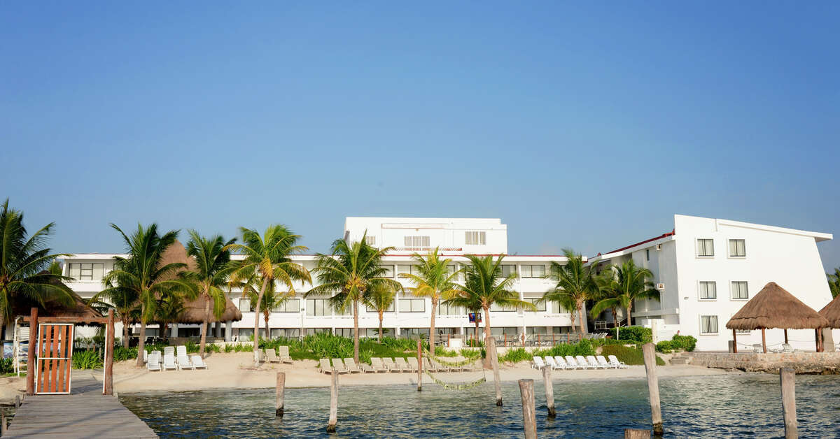Een foto van de buitenkant van Cancun Bay Resort