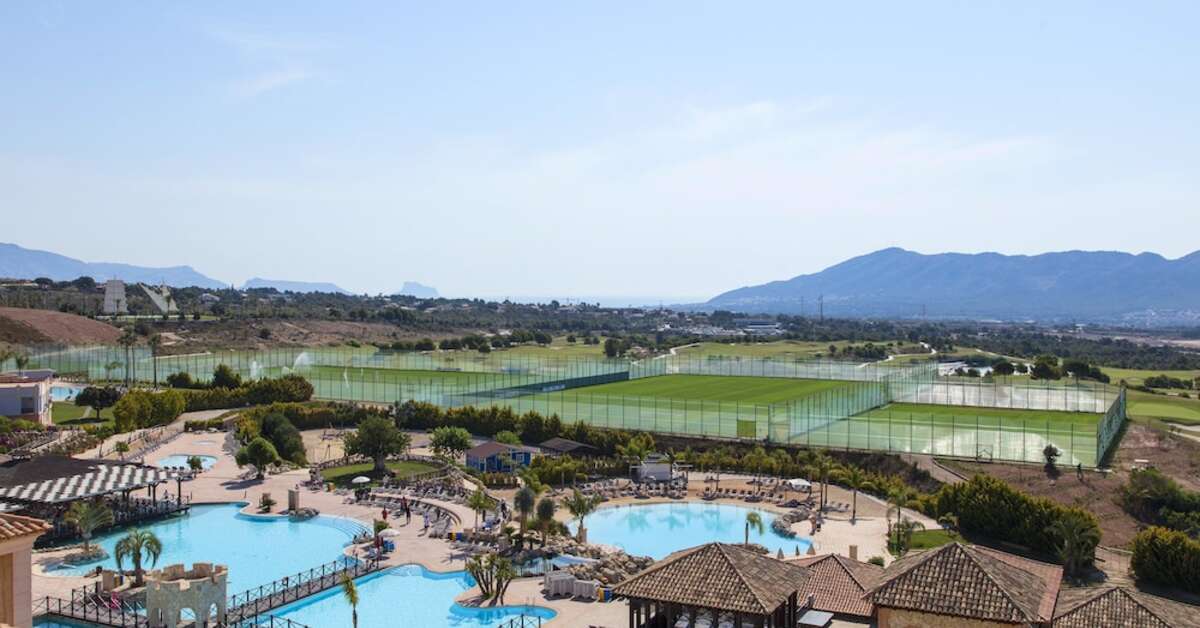 Een foto van het zwembad bij Melia Villaitana