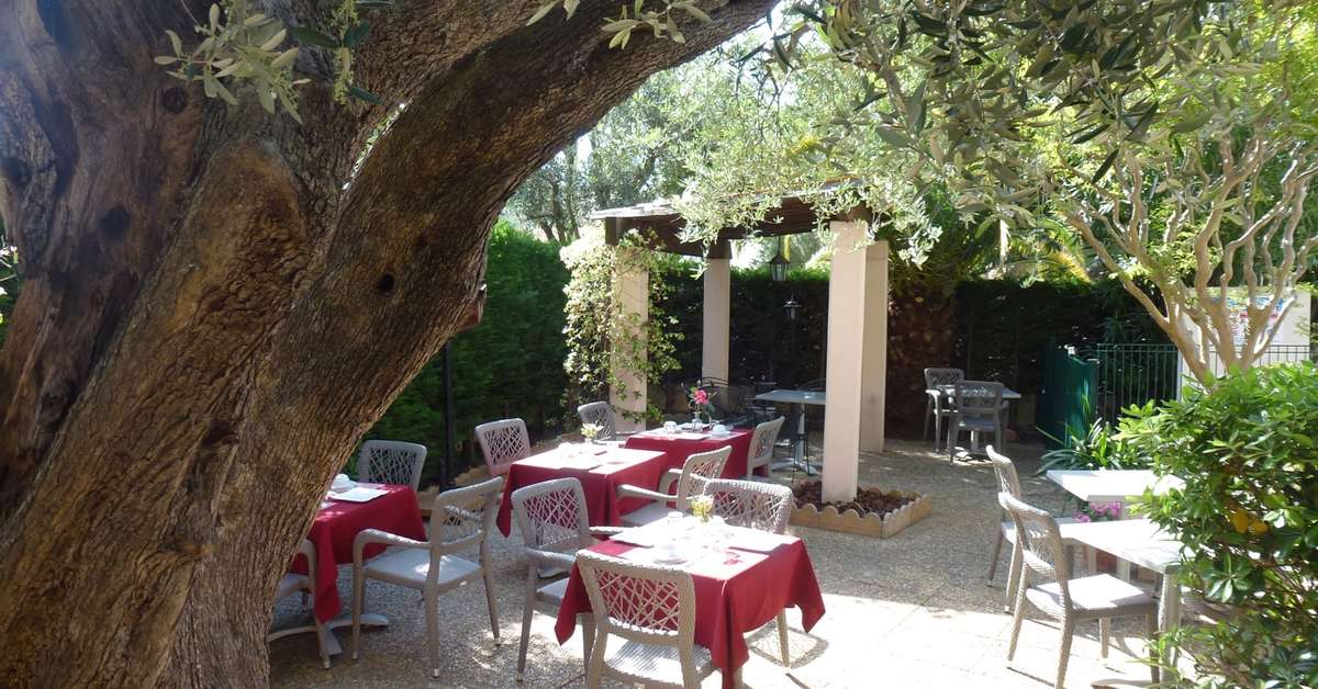 Ein Foto von der Terrasse im Hotel des Orangers