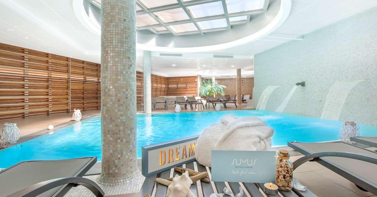 Een foto van het zwembad bij Sumus Hotel Stella & Spa