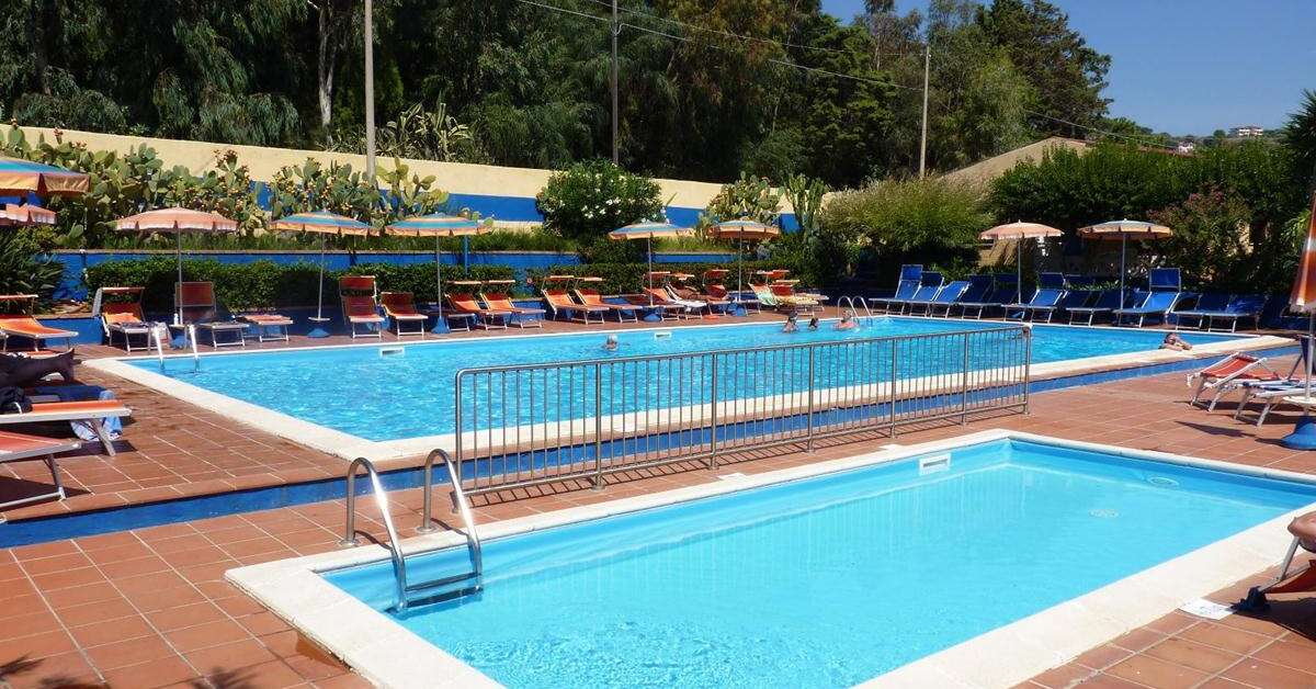 Ein Foto vom Pool im Hotel Grotticelle