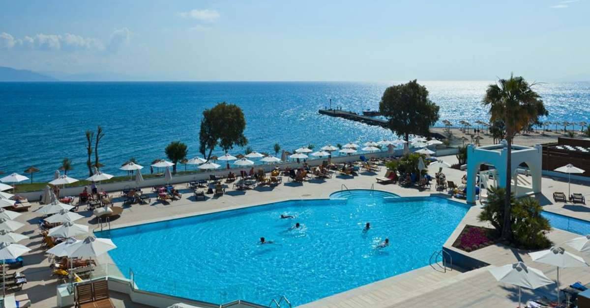 Een foto van het zwembad bij TUI Blue Oceanis Beach