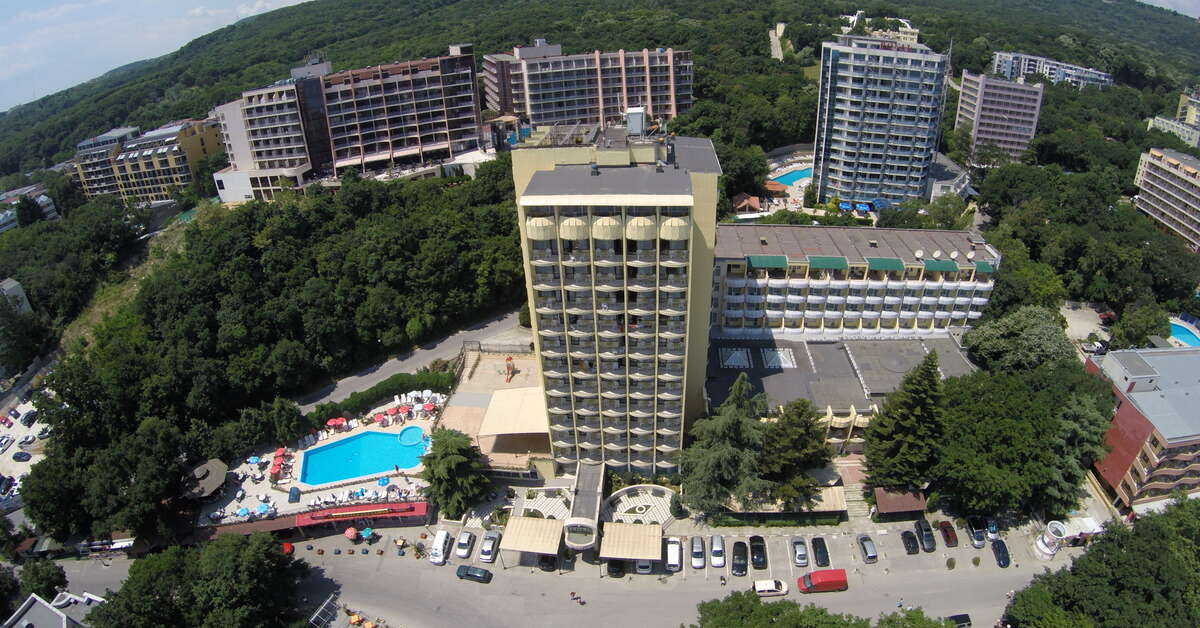 Een foto van de buitenkant van Hotel Shipka