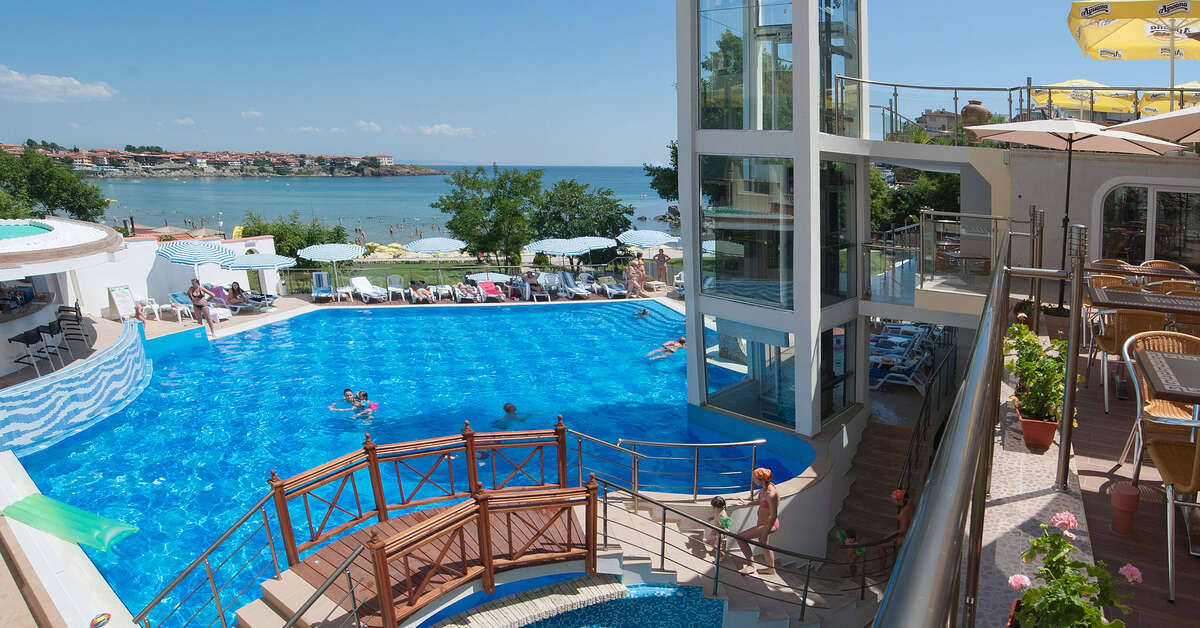 Ein Foto vom Pool im Villa List Hotel