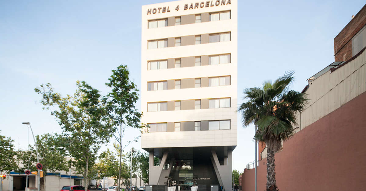 Een foto van de buitenkant van Hotel 4 Barcelona