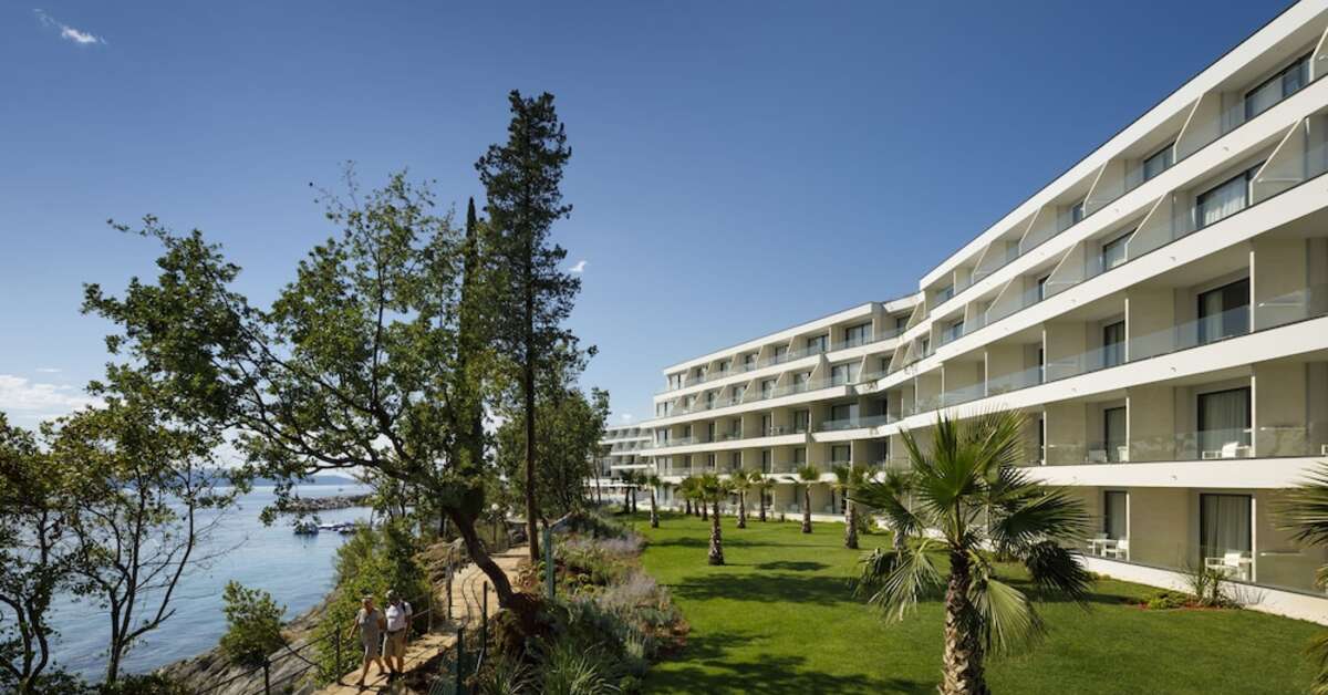 Een foto van de buitenkant van Hotel Icici