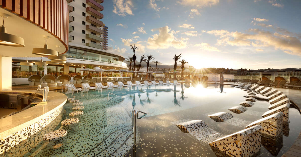 Een foto van het zwembad bij Hard Rock Hotel Tenerife