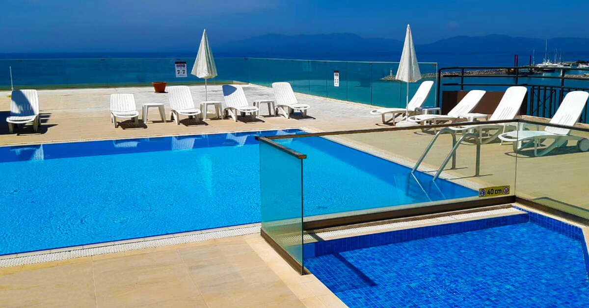 Ein Foto vom Pool im Hotel Derici
