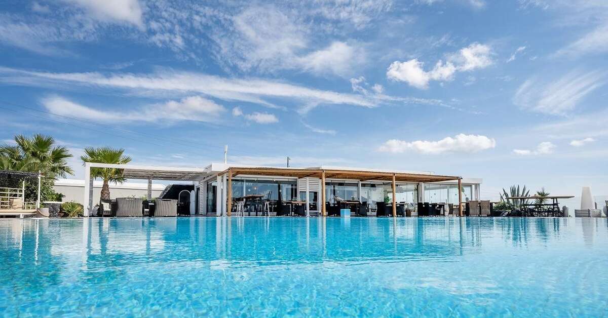 Een foto van het zwembad bij Smy Santorini Suites & Villas