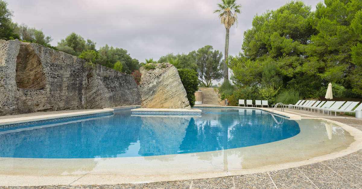 Een foto van het zwembad bij Casal Santa Eulalia