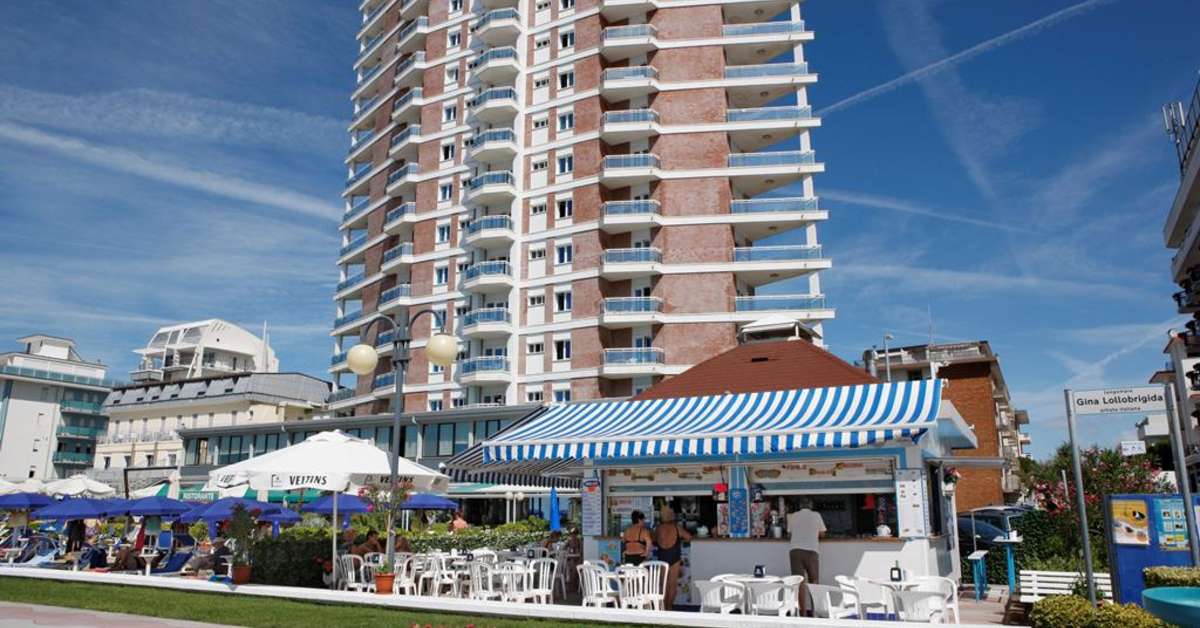 Een foto van de buitenkant van Hotel Caravelle & Minicaravelle