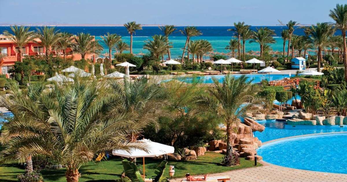Een foto van het zwembad bij Amwaj Oyoun Resort & Casino