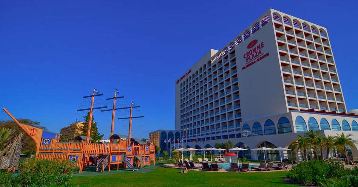 Een foto van de buitenkant van Crowne Plaza Vilamoura