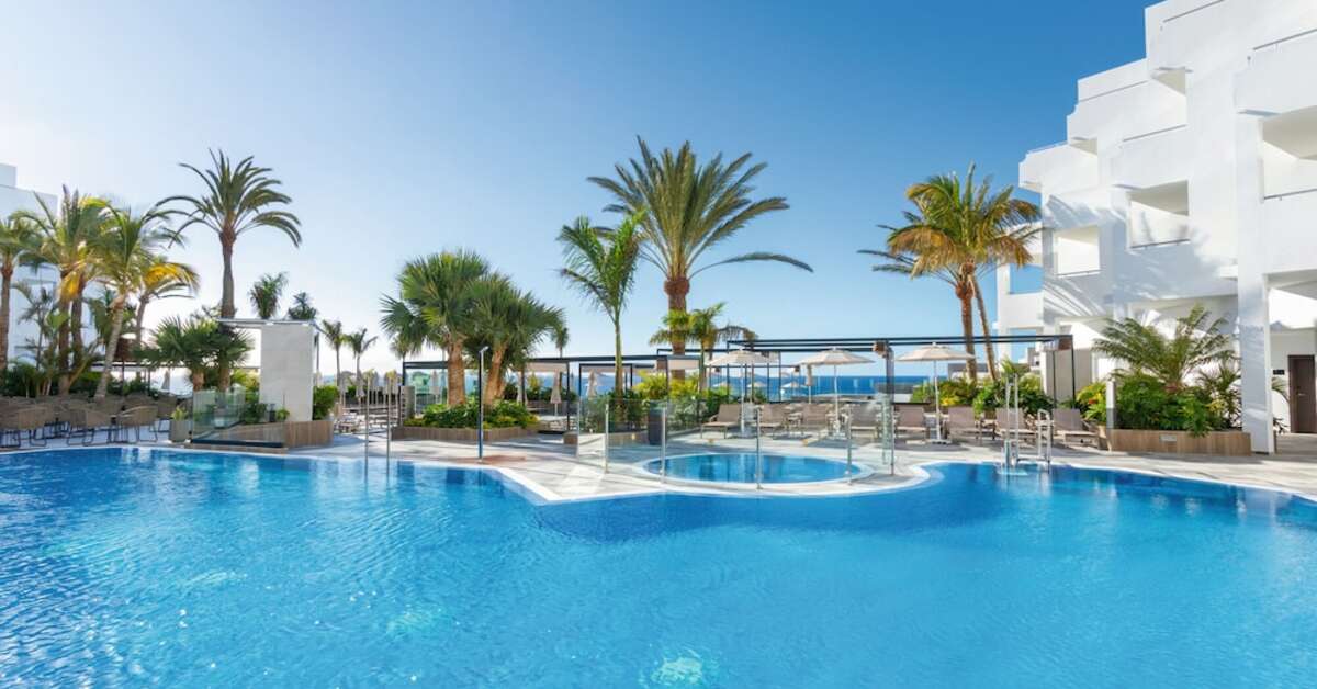 Een foto van het zwembad bij Riu Palace Jandia
