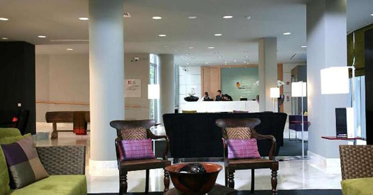 Een foto van het interieur van Golden Residence