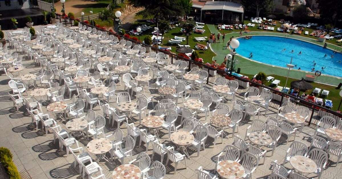 Een foto van het terras bij Hotel Samba