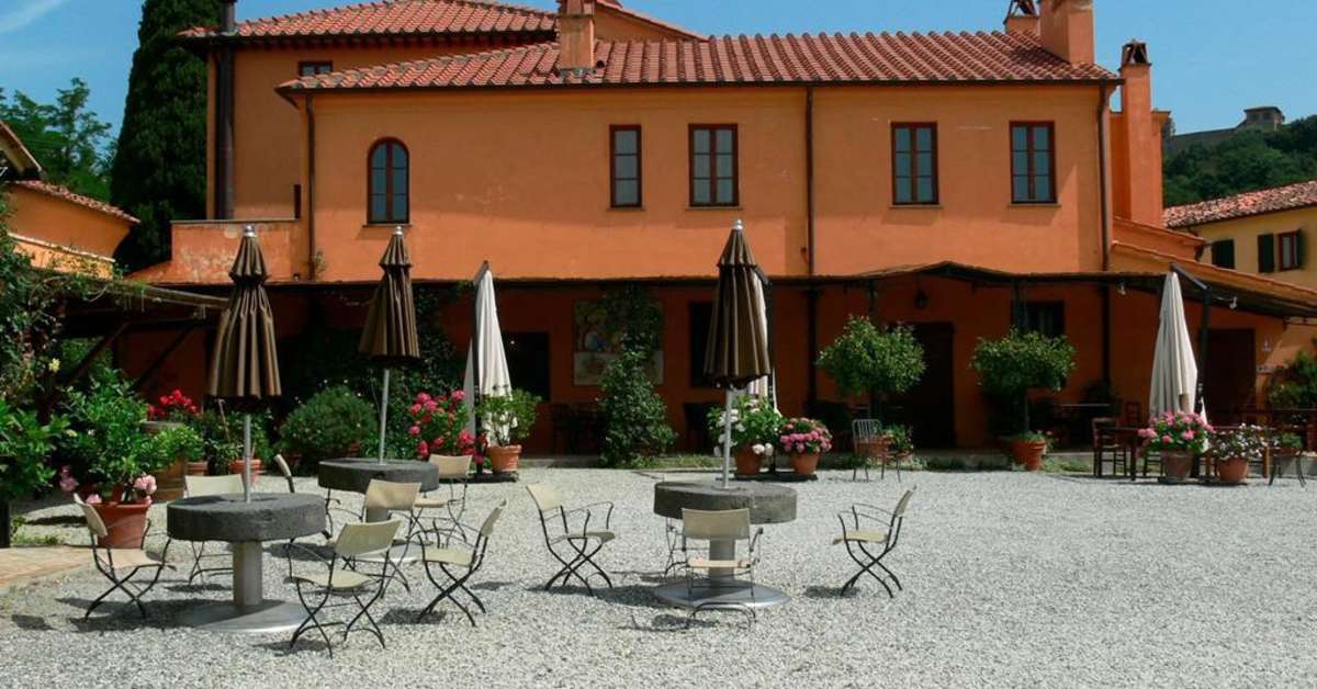 Een foto van het terras bij Borgo La Torre