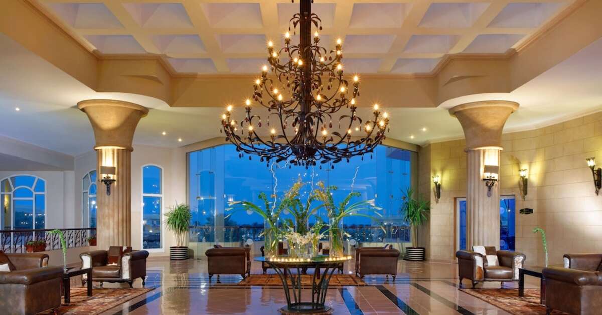 Een foto van het interieur van Pickalbatros Royal Moderna Resort