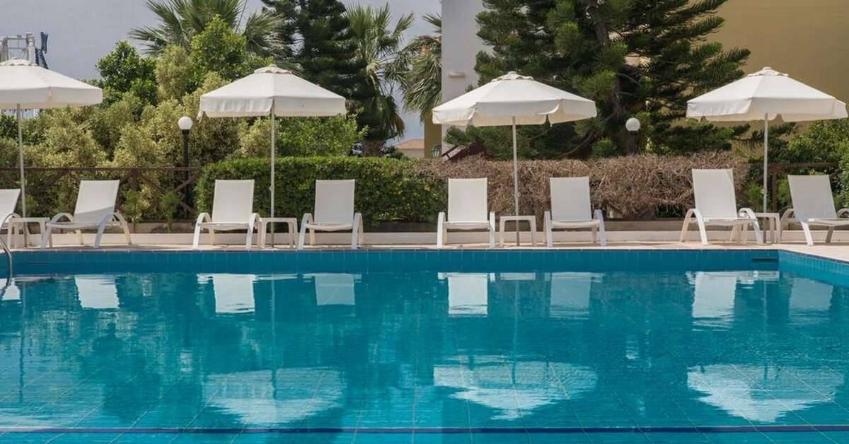 Een foto van het zwembad bij Napa Jay Hotel