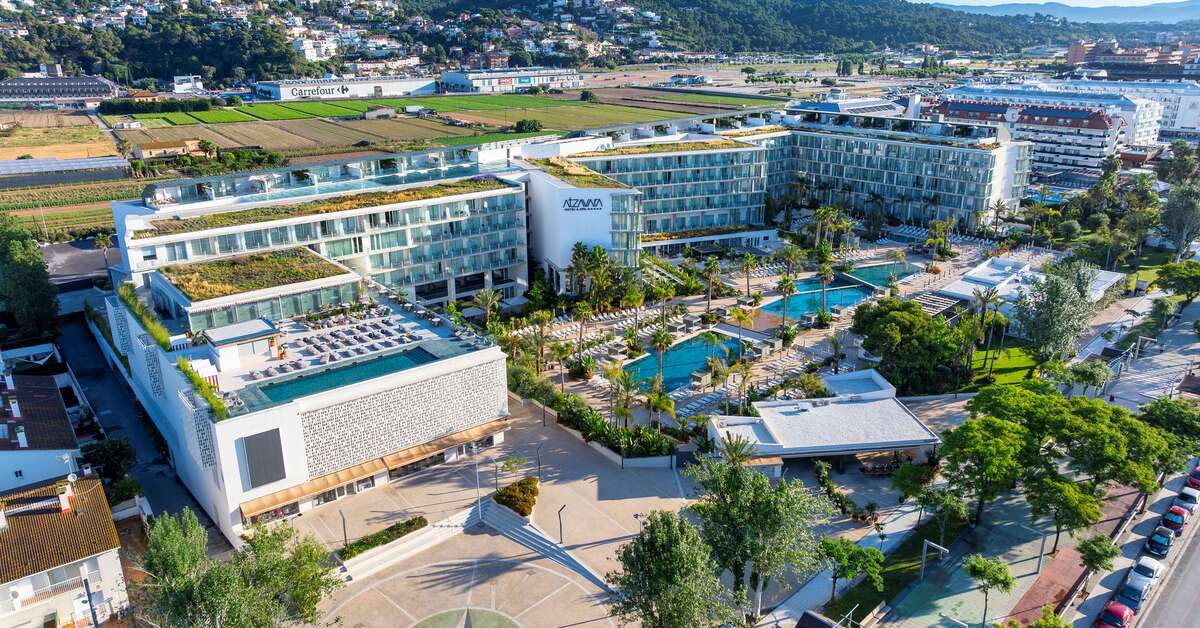 Een foto van de buitenkant van Atzavara Hotel & Spa