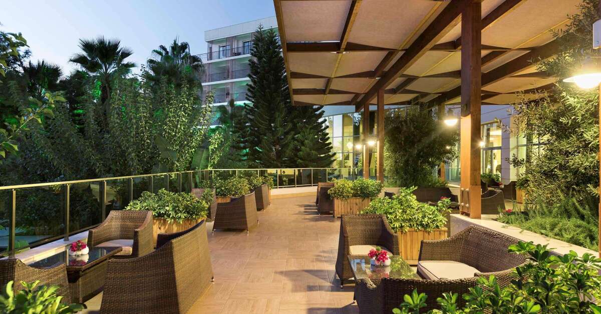 Een foto van het terras bij Rixos Beldibi