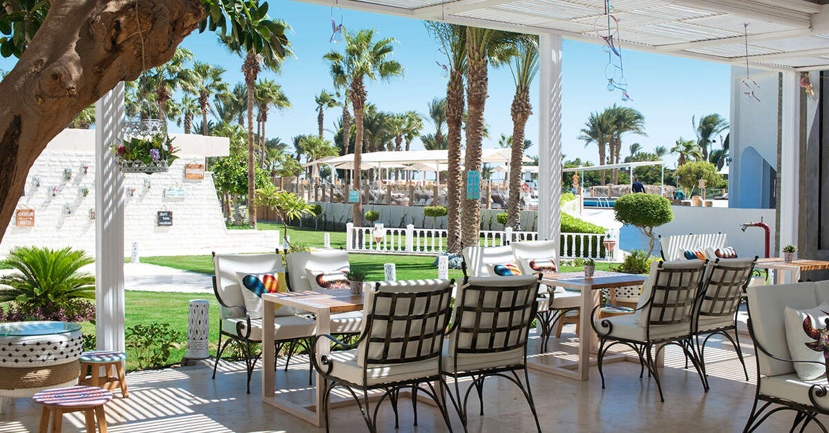 Een foto van het terras bij Meraki Resort