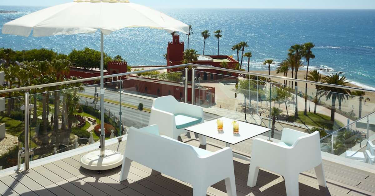 Een foto van het terras bij Las Arenas Affiliated by Melia