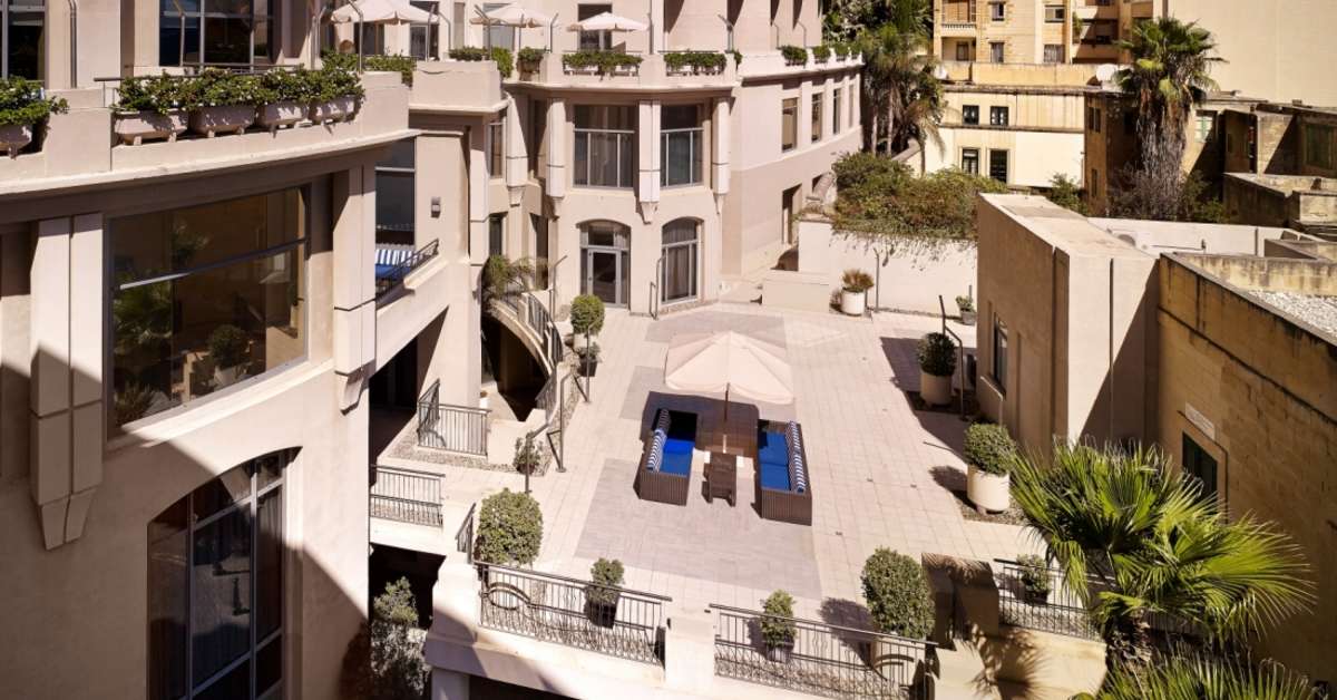 Ein Foto von der Terrasse im Malta Marriott Hotel & Spa
