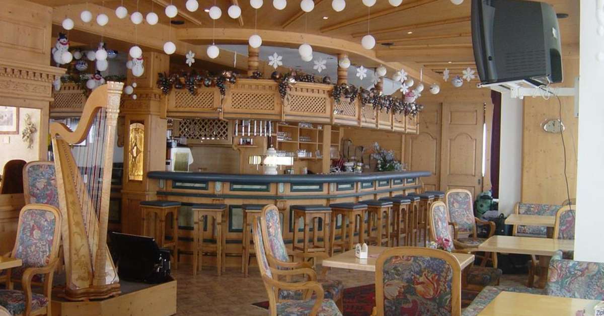 Een foto van het interieur van Hotel Harfenwirt