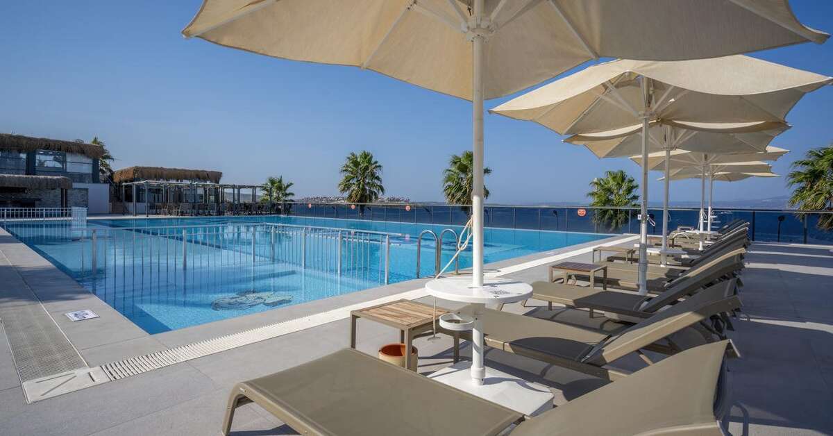 Een foto van het zwembad bij The Nowness Luxury Hotel & Spa