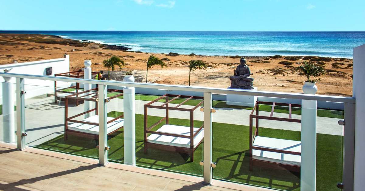 Een foto van het terras bij Hotel LIVVO Budha Beach