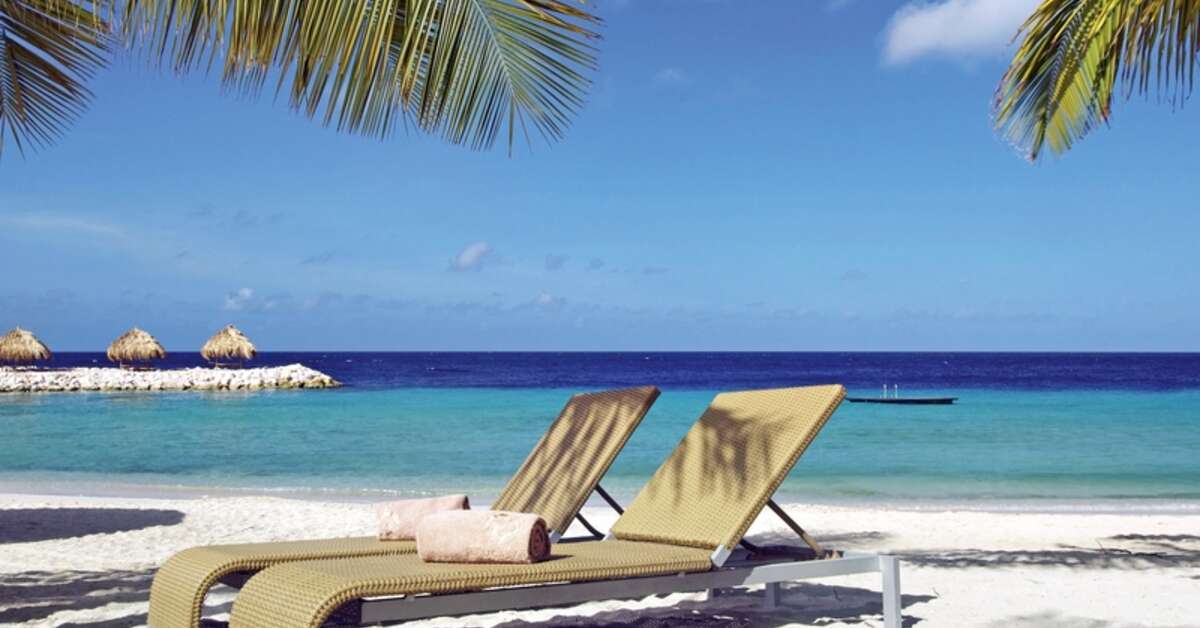 Een foto van het strand bij Blue Bay Golf & Beach Resort