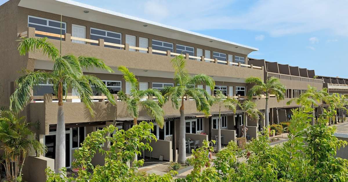 Een foto van de buitenkant van Eden Beach Resort