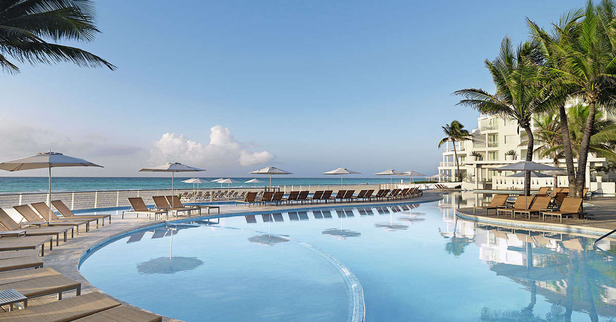 Ein Foto vom Pool im Playacar Palace