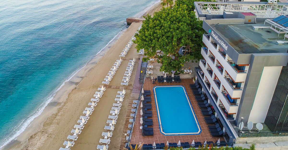 Ein Foto vom Pool im Floria Beach Hotel