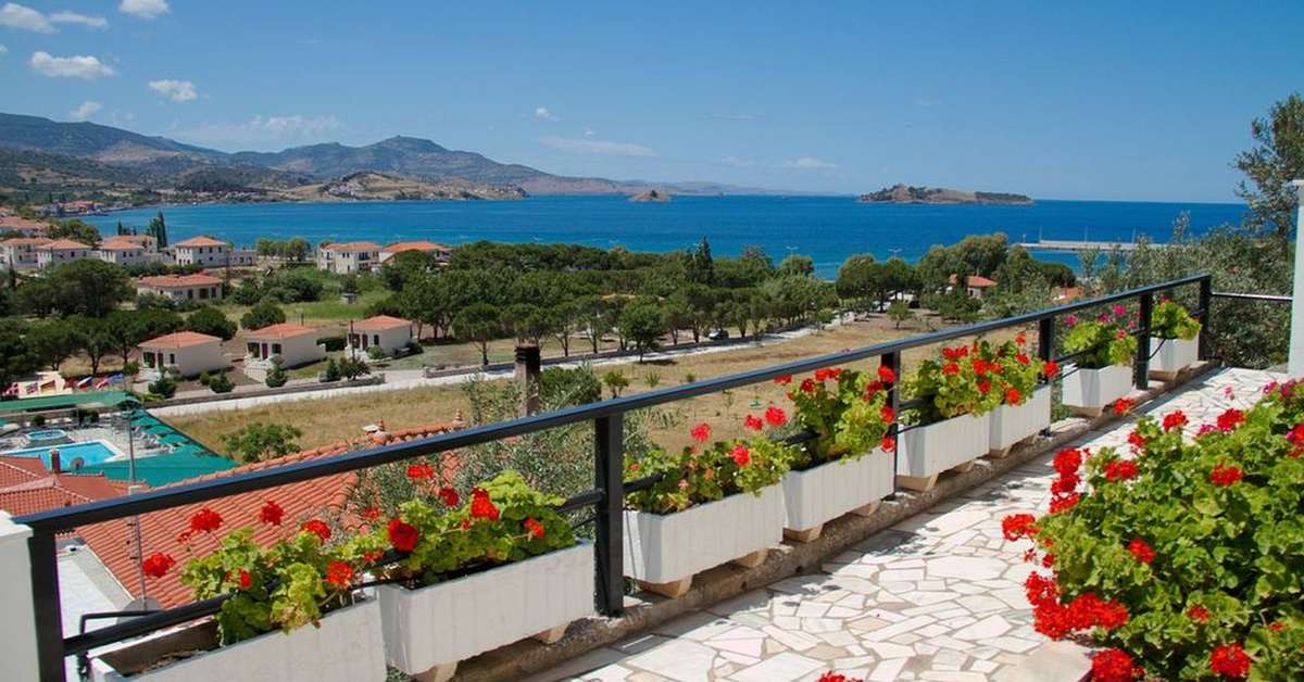 Een foto van de buitenkant van Panorama Hotel Lesbos