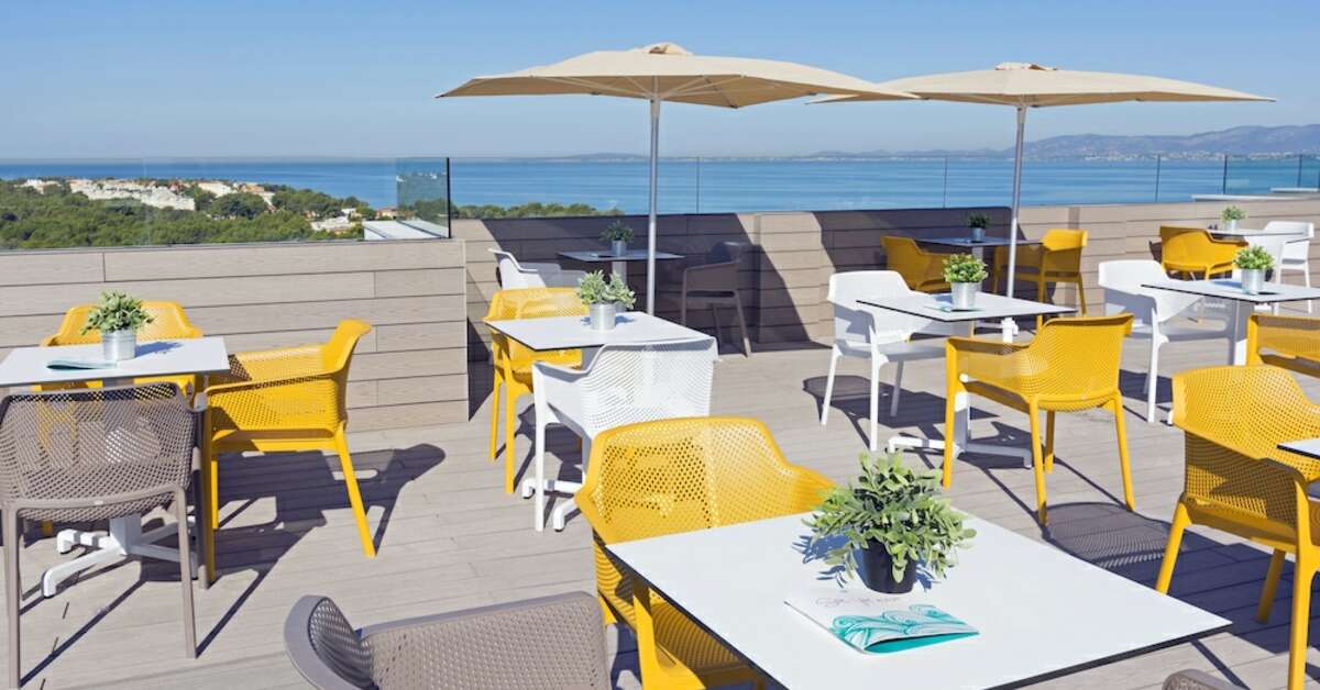 Een foto van het terras bij HSM Son Veri