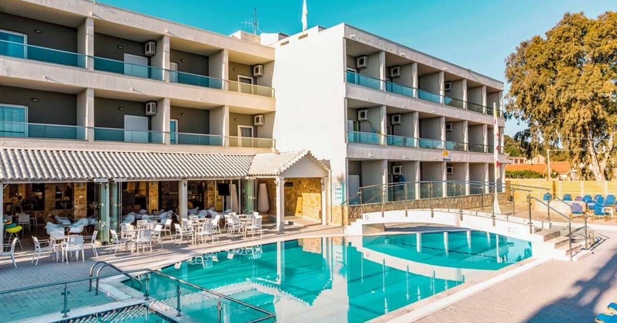 Een foto van het zwembad bij Hotel Mimosa