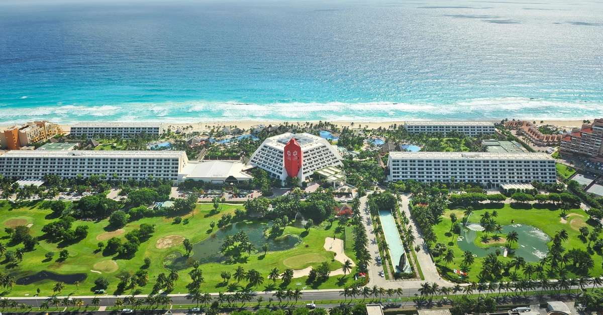 Een foto van de buitenkant van Grand Oasis Cancun