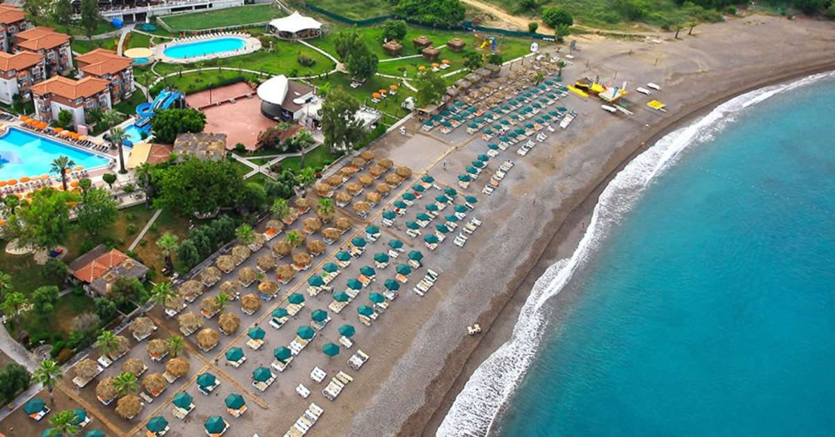 Een foto van de buitenkant van Hotel Justiniano Deluxe Resort
