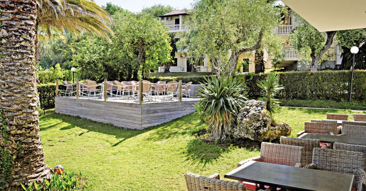 Een foto van het terras bij Mr & Mrs White Corfu
