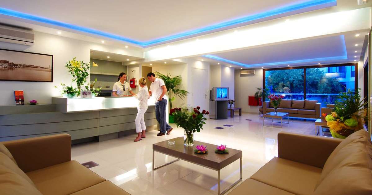Een foto van het interieur van Minos Village